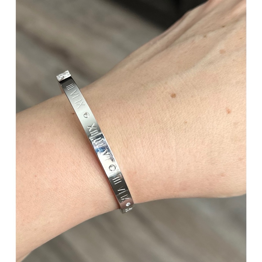 🆕 Silver 18KGP Roman Numeral Rhinestone Bangle